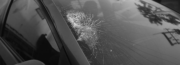 Symbolbild eines Steinschlag Schadens